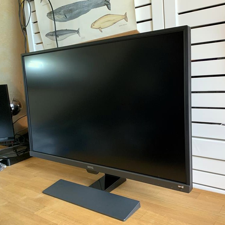 Ruhiger Moment, fast schon Pause. Der Monitor als Objekt