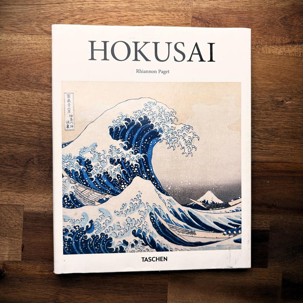 Hokusai auf dem Tisch: Welle, Papier und Blick