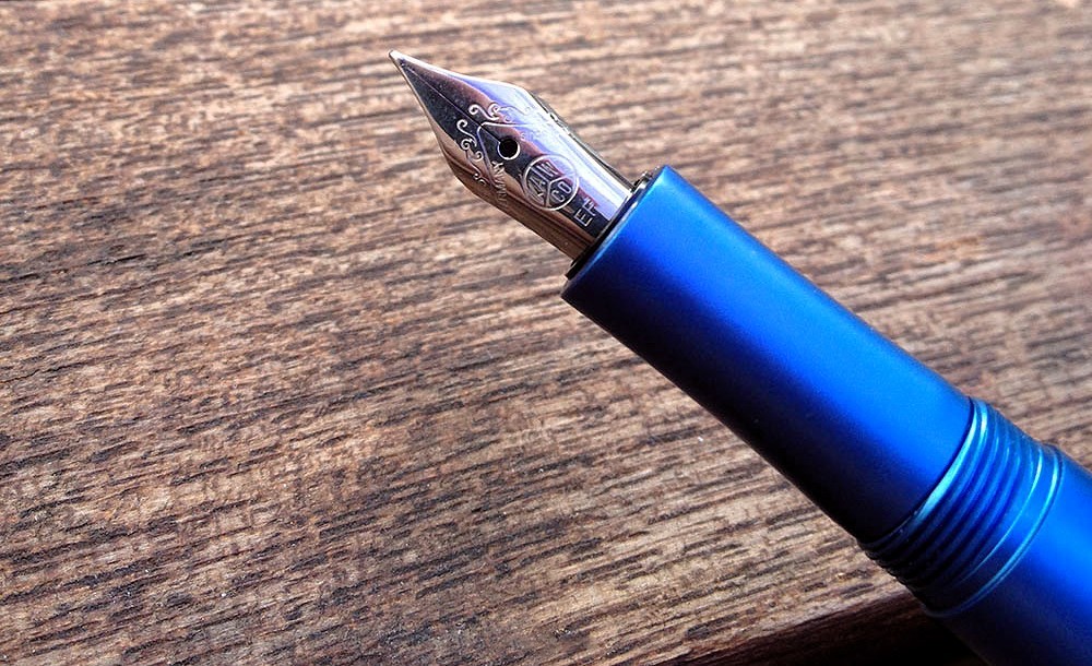 Detailaufnahme der Feder des Kaweco ALLROUNDER Füllhalters